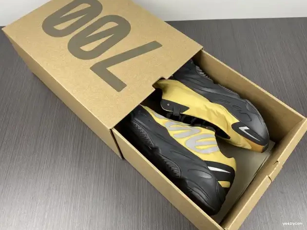 Flux' MNVN Boost GZ0717 Yeezy 'Honey 700 0610